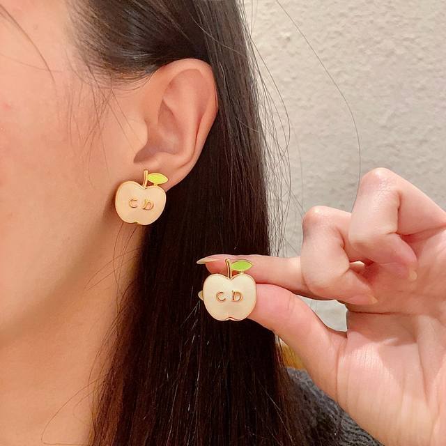 Dior 迪奥 中古 耳环 专柜一致上新 精选原版一致 黄铜材质 甜美气质高雅.