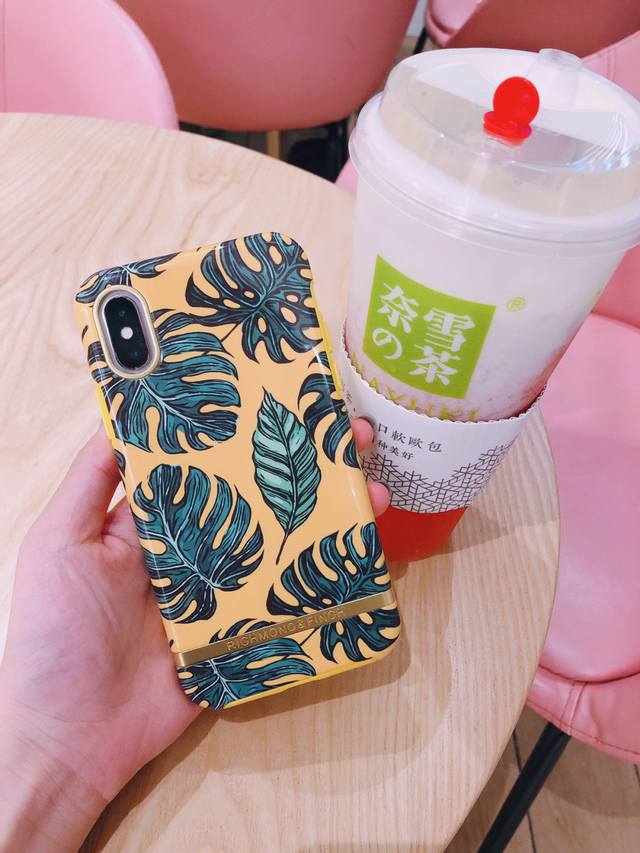 Bv弹簧项链 Zpp29900+ 可以订制真金真钻，量大咨询客Fu B.Zero 1项链饰有标志性螺旋形玫瑰金链，搭配珍贵的密镶钻石，设计独特，尽显现代优雅。项