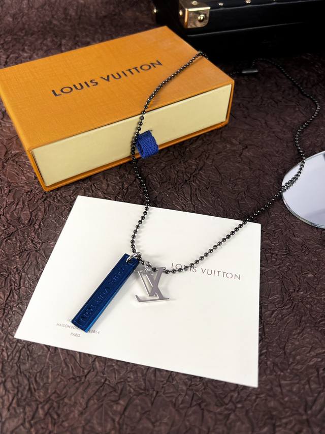 Lv项链，驴家经典Lv字项链，驴家热销款，时尚又精致，简约大方，百搭款