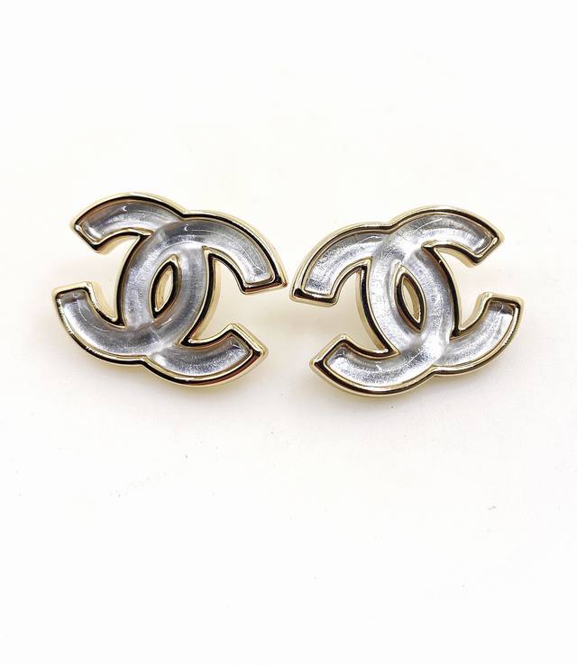 Chanel 最新款白透树脂Cc耳钉 一致Zp黄铜材质