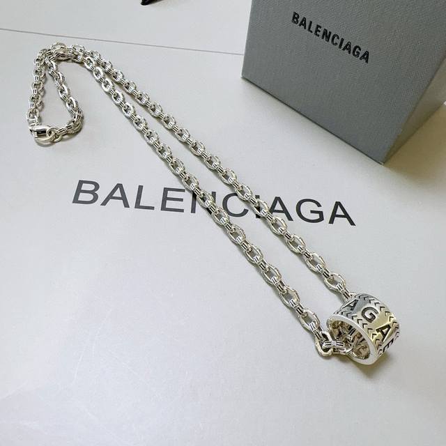 原单货新品 巴黎世家项链 Balenciaga 新款项链专柜一致 细节做工精细 每个细节流程到位 设计工艺精细 火爆款出货 设计独特 复古风格 巴黎世家项链