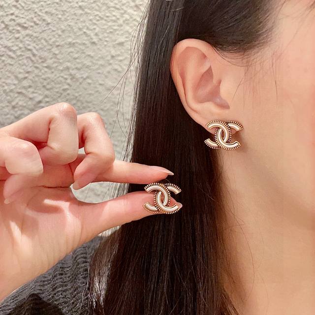 香奈儿经典双C耳钉