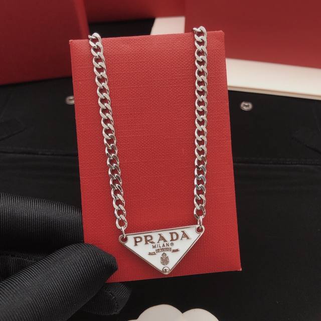 编号Pxl0013 Prad*最新款白色三角形项链 一致Zp黄铜材质