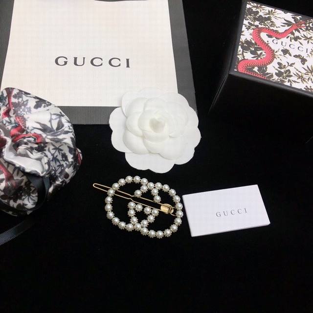 我们出品 按照下单顺序发货，预售14号发货，Zp5230 Gucci珍珠发夹 年新款上市字母 Logo 发夹，发夹原版刻印Logo定制 施华洛珍珠镶嵌，超美，抛