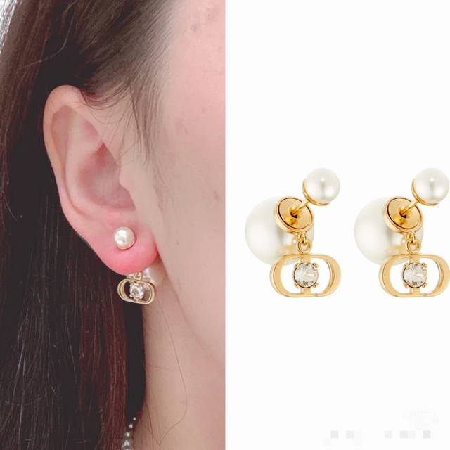 2025Dior 迪奥家 经典大小珍珠耳钉 Dior 家大小珠Cd耳钉，简约斯文气质款，经典大小珠Cd，中央镶钻施华洛世奇魅影水晶，日常四季常青款，上耳十分活泼
