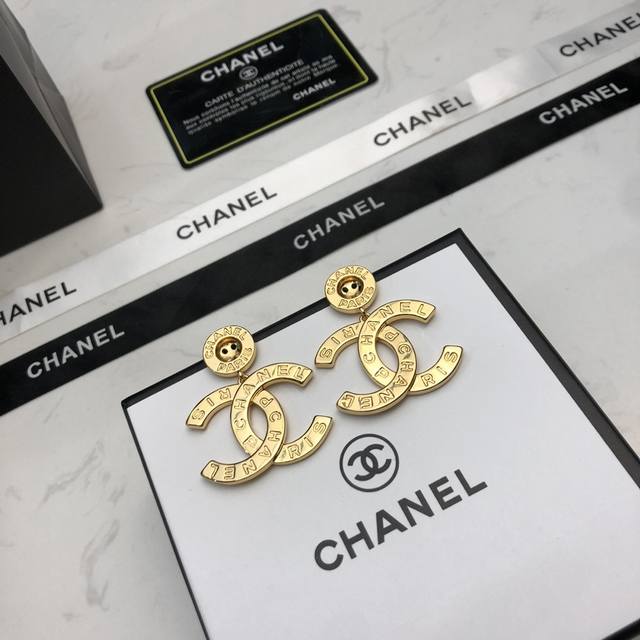 小香 火爆开启 女神 同款 走秀款秋冬系列 Chanel 香奈儿中古款 新款耳钉 耳环 代购级别一比一定制 时髦配饰，款式好还不够，细节完胜才算真厉害！个性又精