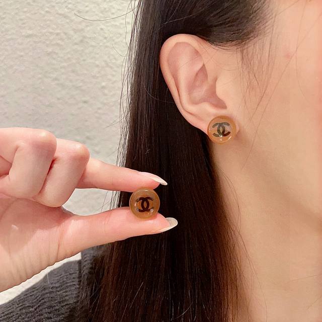 香奈儿圆形双C耳钉