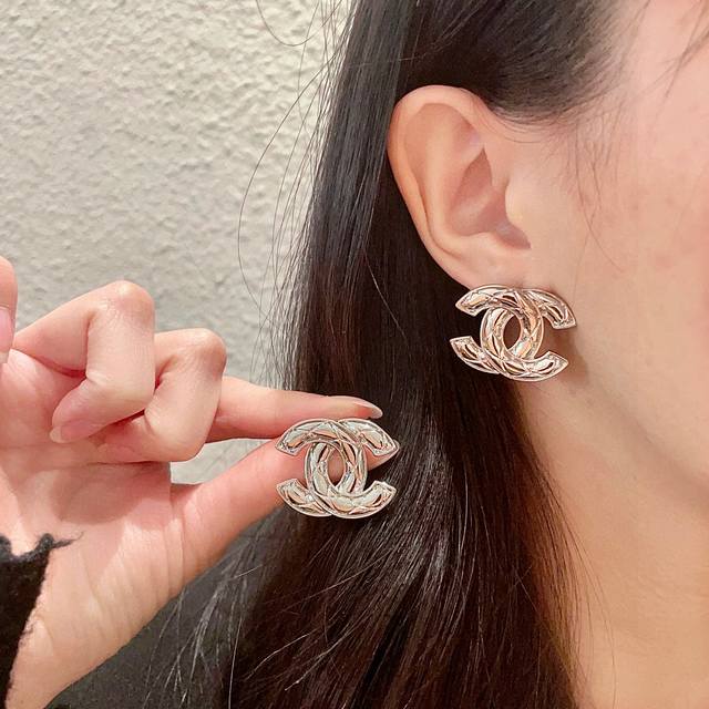 香奈儿经典双C耳钉