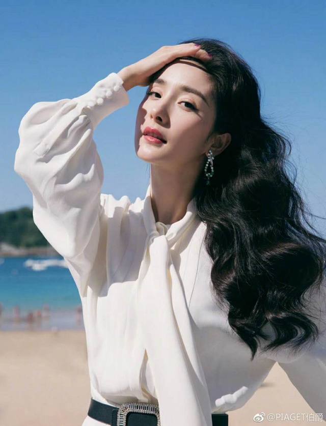 批 明星热推火伯爵新款 气质 杨幂明星彩钻耳钉 奢华德国进口925纯银针镶嵌工艺 材质Au 750 18K金层 进口高碳钻 华丽 伯爵力作！名媛必备了！历经一次