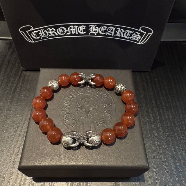 新款 专柜品质 Chrome Hearts克罗心 经典复古多元素手串手链 ，快手 Ins 小红书热门，凹凸造型不同的花纹设计风格呈现出与众不同 十字架童军花是克