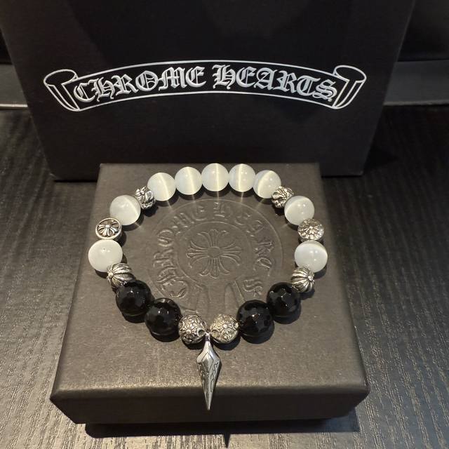 新款 专柜品质 Chrome Hearts克罗心 经典复古多元素手串手链 ，快手 Ins 小红书热门，凹凸造型不同的花纹设计风格呈现出与众不同 十字架童军花是克