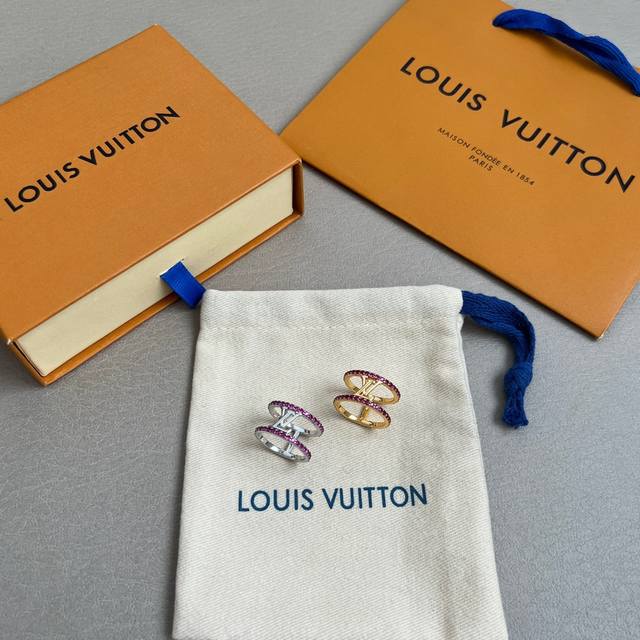 新款原单货Lv 新款 戒指Louis Vuitton 路易威登 戒指专柜一致材质 火爆款出货 设计独特 复古前卫 男神、美女必备。 码数6 7 8 码