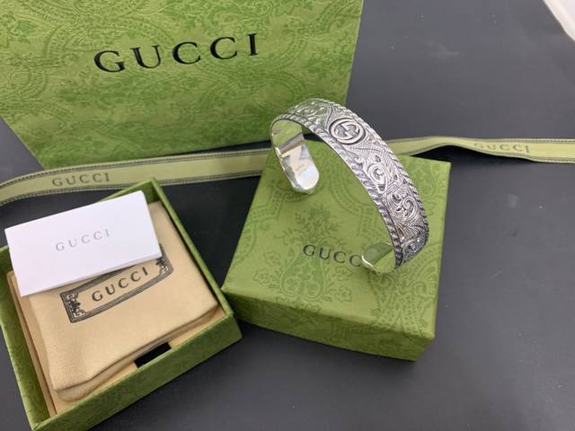 到货 Gucci 古驰 双G做旧双虎头纹路宽版手镯 编号：E0882043