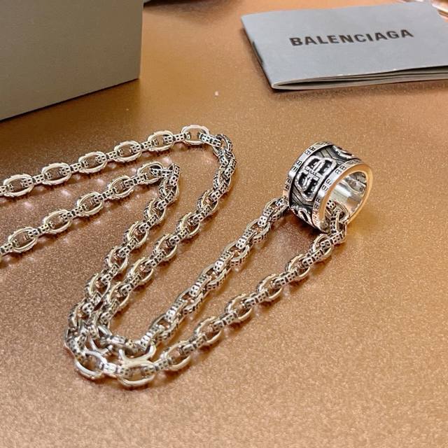 原单货新品 巴黎世家项链 Balenciaga 新款项链专柜一致 细节做工精细 每个细节流程到位 设计工艺精细 火爆款出货 设计独特 复古风格 巴黎世家项链