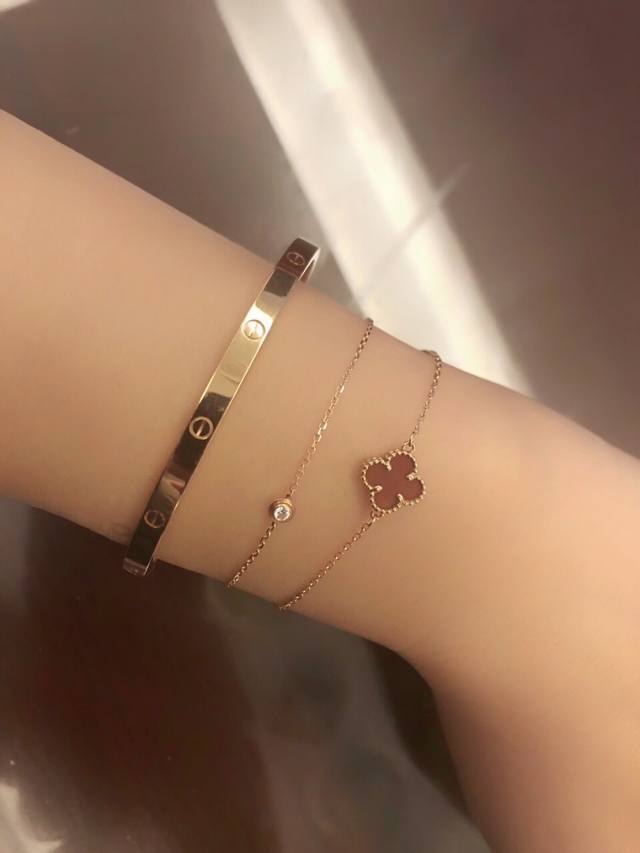 项链 手链 我们出品 单钻项链 Zp11700+ 可以订制真金真钻，量大咨询客Fu C Rtier钻石项链，这绝对是一款每个女孩子都必备的单品，因此，一定要做得