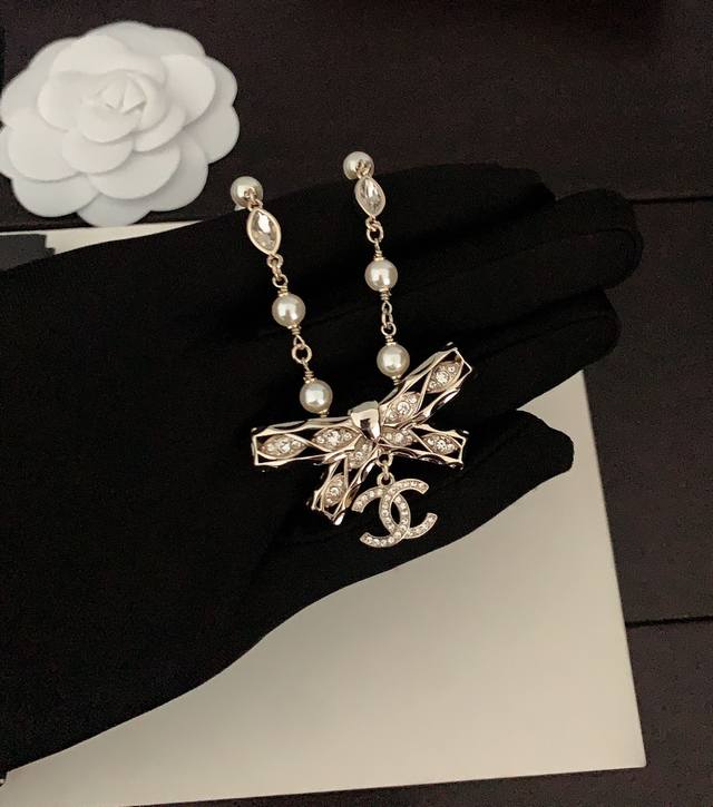 Ch*Nel 最新款绝美蝴蝶结珍珠项链 一致Z批黄铜材质