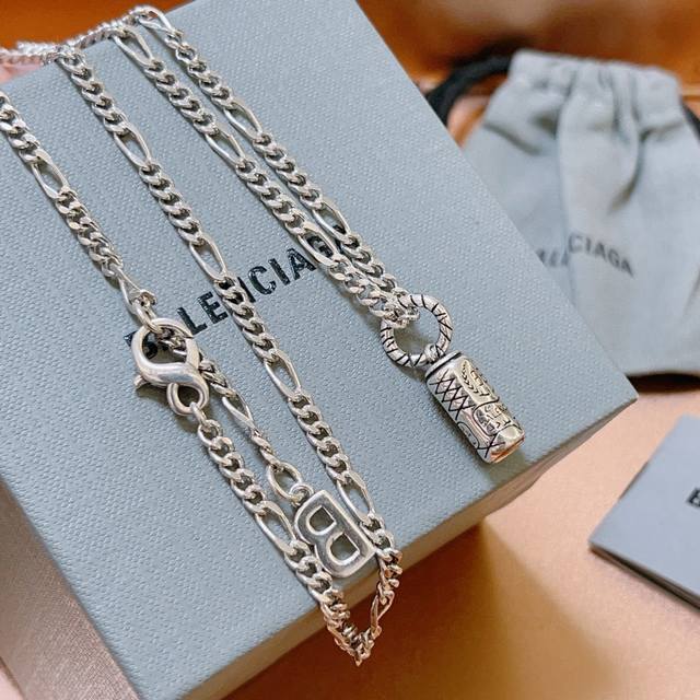 原单货新品 巴黎世家项链 Balenciaga 新款项链专柜一致 细节做工精细 每个细节流程到位 设计工艺精细 火爆款出货 设计独特 复古风格 巴黎世家项链