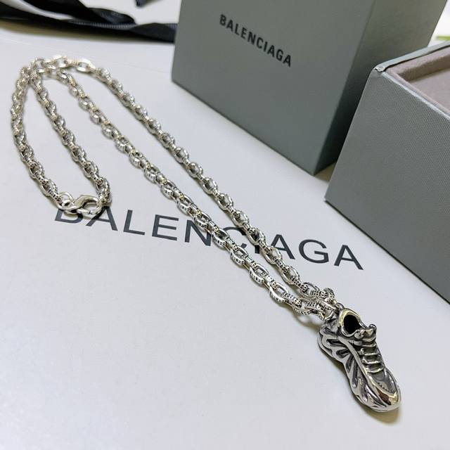 原单货新品 巴黎世家项链 Balenciaga 新款项链专柜一致 细节做工精细 每个细节流程到位 设计工艺精细 火爆款出货 设计独特 复古风格 巴黎世家项链