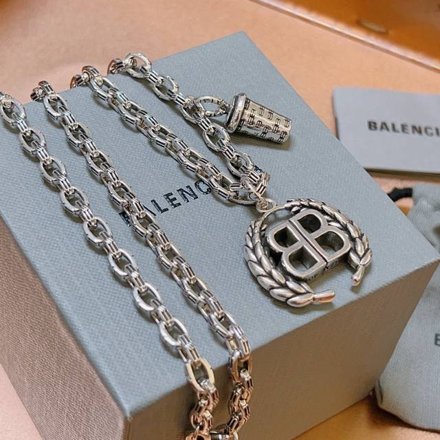 原单货新品 巴黎世家项链 Balenciaga 新款项链专柜一致 细节做工精细 每个细节流程到位 设计工艺精细 火爆款出货 设计独特 复古风格 巴黎世家项链