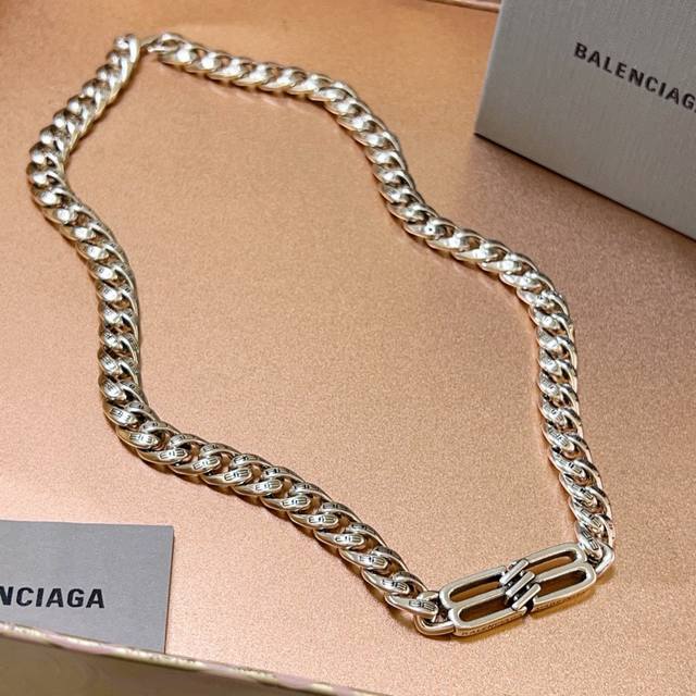 原单货新品 巴黎世家项链 Balenciaga 新款项链专柜一致 细节做工精细 每个细节流程到位 设计工艺精细 火爆款出货 设计独特 复古风格 巴黎世家项链