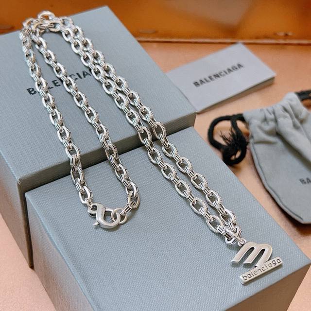 原单货新品发布 巴黎世家项链 Balenciaga 新款项链专柜一致 细节做工精细 每个细节流程到位 设计工艺精细 火爆款出货 设计独特 复古风格 巴黎世家项链