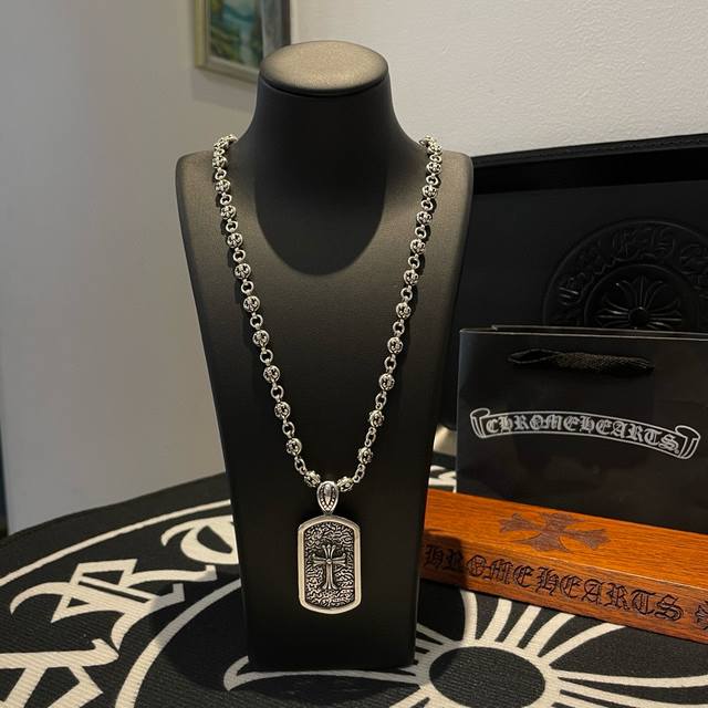 抖音 快手 Ins 小红书 直播热门 ，新款 专柜品质 Chrome Hearts克罗心童军花球项链 ，方牌十字架吊坠，凹凸造型不同的花纹设计风格 呈现出与众不