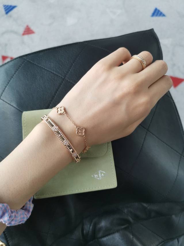 V金 纯银 我们出品 万花筒窄版手镯 Zp160 000+ 可订做真金真钻，只做对版Z批真金货，批K市面各种金货量大咨询客Fu Van Leef & Ar批El