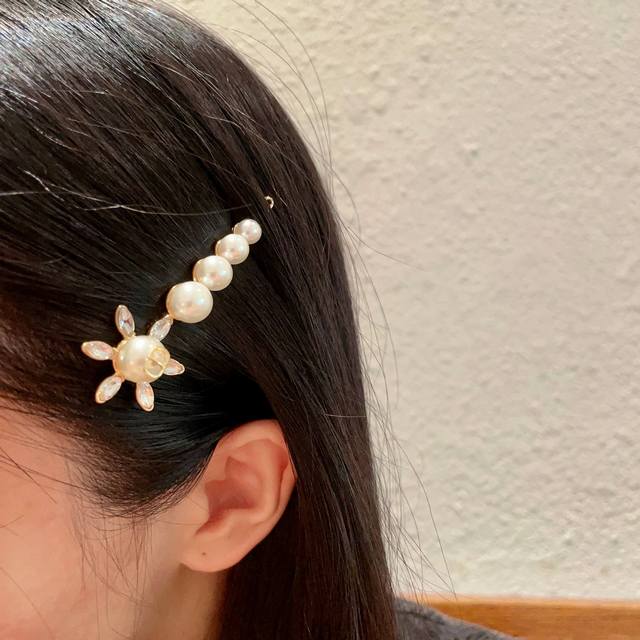 Dior 迪奥 星星 Dior发夹 专柜新款上市 美得不要不要的 唯美 浪漫 人手必备款 火爆小红书 精选Z批一致材质 超 Nice