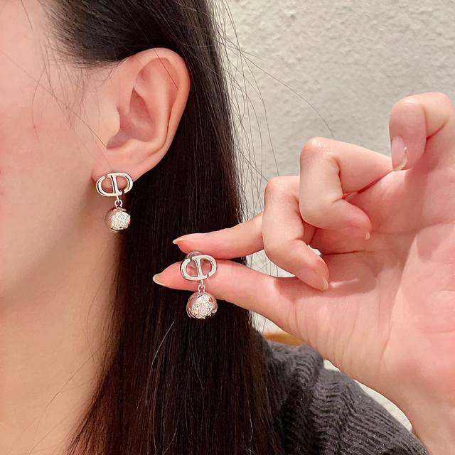 Dior 迪奥 中古 耳环 专柜一致上新 精选原版一致 黄铜材质 甜美气质高