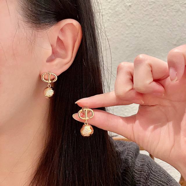 Dior 迪奥 中古 耳环 专柜一致上新 精选原版一致 黄铜材质 甜美气质高