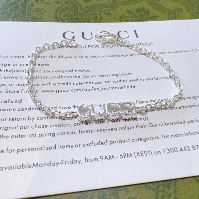 最新出炉土豪版手链 独家高品质 Gucci古驰手链最新款的经典款 精致无论款式 质感 都是绝对的顶尖Feel 只要看一眼就懂了 超 Nice 搭配衣服最佳的选择