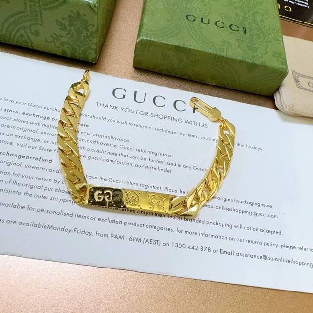 最新出炉奢华古驰手链。高端品牌定制 手链中的天花板 豪华阵容设计理念 Gucci古驰手链最新款的经典款 精致无论款式 质感 都是绝对的顶尖Feel 只要看一眼就