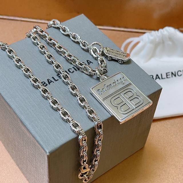 原单货新品 巴黎世家项链 Balenciaga 新款拉链设计项链专柜一致 细节做工精细 每个细节流程到位 设计工艺精细 火爆款出货 设计独特 复古风格 巴黎世家