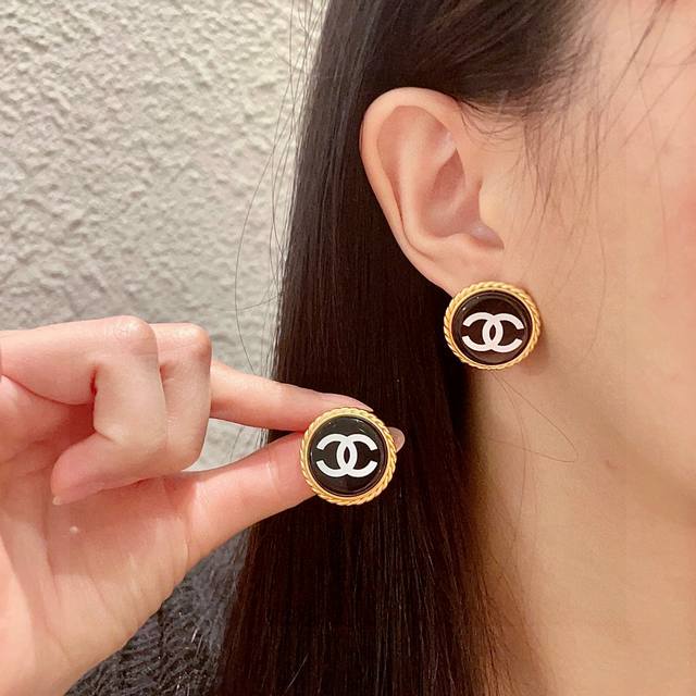 香奈儿经典双C耳钉
