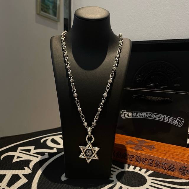 抖音 快手 Ins 小红书 直播热门 ，新款 专柜品质 Chrome Hearts克罗心十字花球项链 ，五星花吊坠，凹凸造型不同的花纹设计风格 呈现出与众不同