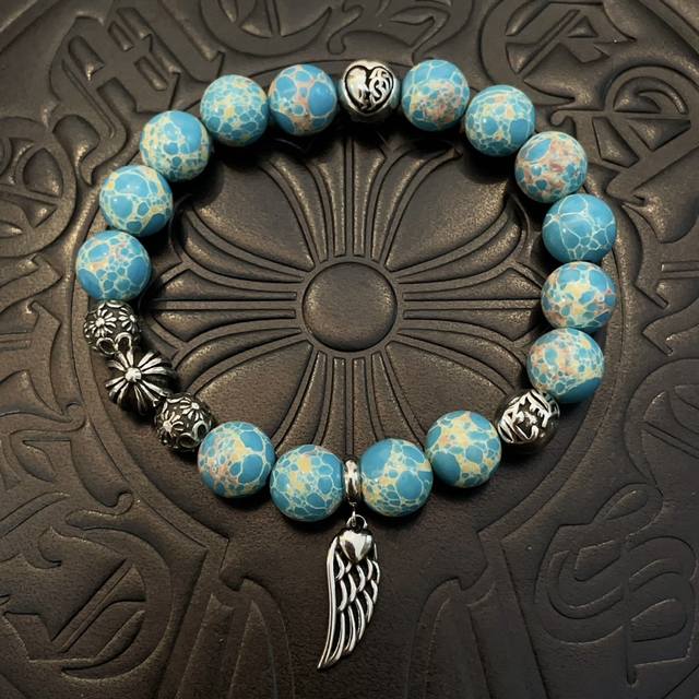 新款 专柜品质 Chrome Hearts克罗心 经典复古多元素手串手链 ，快手 Ins 小红书热门，凹凸造型不同的花纹设计风格呈现出与众不同 十字架童军花是克
