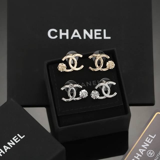 Chanel 小香 经典 Cc 精致 耳钉 耳环 高端定制 纯银针 原单品质 一比一工艺 缀以品 牌字母元素的设计质感极好 大方得体 炒鸡百搭