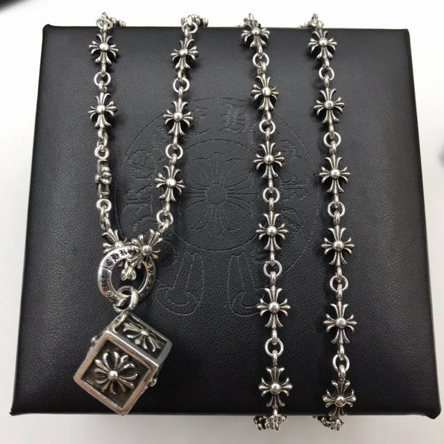 Chrome Hearts 克罗心方骰十字花吊坠 字母链 十字链 Chrome Hearts 克罗心方骰童军花吊坠 字母链 十字链 Chrome Hearts