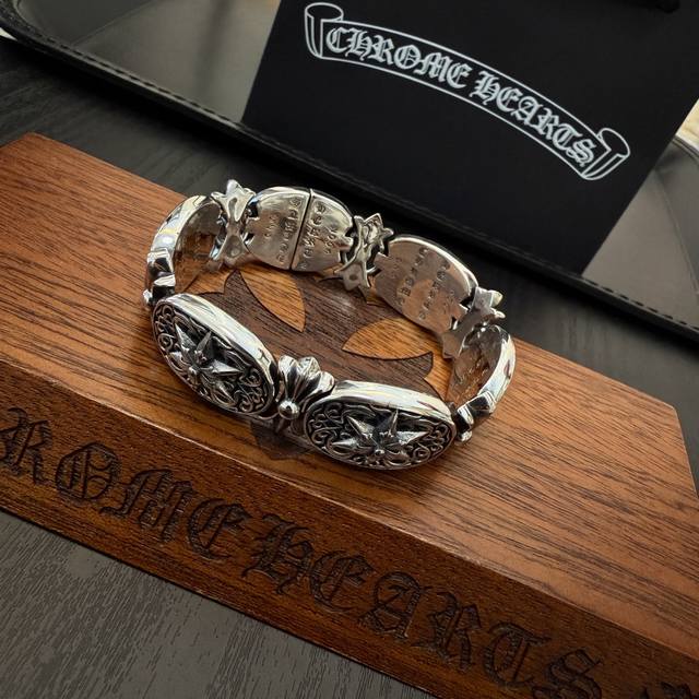新款 专柜品质 Chrome Hearts克罗心经典复古六星芒手链 凹凸造型不同的花纹设计风格 呈现出与众不同 十字架 童军花是克罗心的志 所以更经久不衰 正品