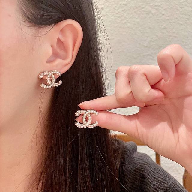 Chanel香奈儿 中古 双C耳钉小香家的款式真心无需多介绍每一款都超好看，精致大方，非常显气质