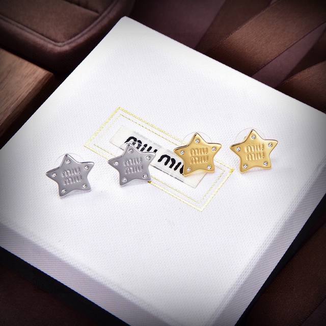 Miumiu 巴黎秀场最新款五角星耳钉，整个秀场下来都是这款耳钉，细节，比例，尺寸大小，无异于Z批，完美复刻