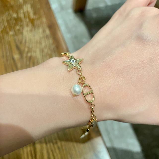 Dior 迪奥 中古 手链 专柜一致上新 精选原版一致 黄铜材质 甜美气质高雅.