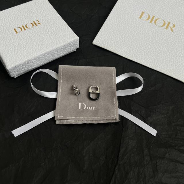 Dior 迪奥 中古 耳环 专柜一致上新 精选原版一致 黄铜材质 甜美气质高雅。
