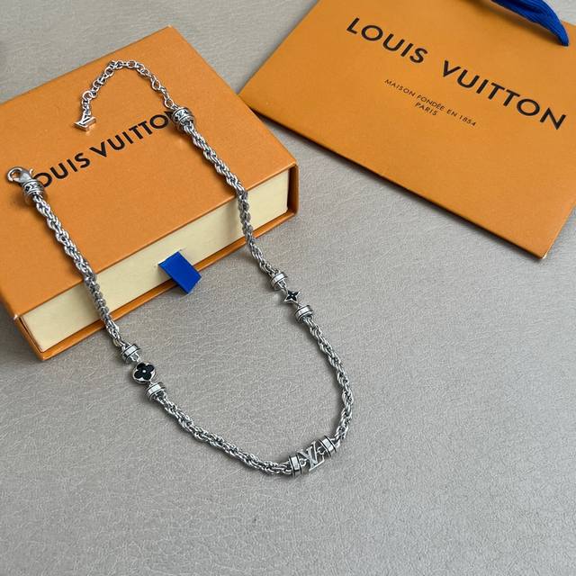 原单货 Lv 项链Louis Vuitton 路易威登 专柜一致材质 火爆款出货 设计独特 复古前卫。