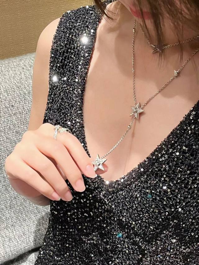 我们出品 彗星项链，可订制18K真金真钻版，认准我家出品[机智]，量大咨询客Fu Ch Nel彗星项链，我们采用925纯银，顶级进口仿真钻，用做开金货的老师傅精
