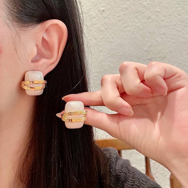 Chanel香奈儿 中古 耳钉小香家的款式真心无需多介绍每一款都超好看，精致大方，非常显气质