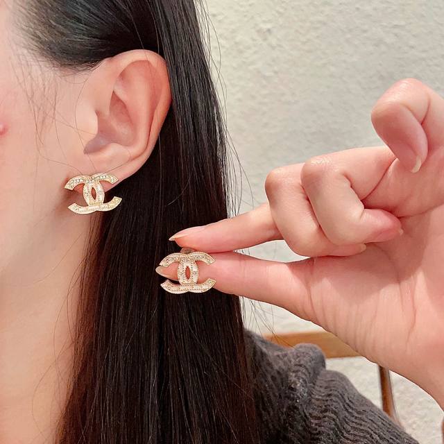 Chanel香奈儿 中古 耳钉小香家的款式真心无需多介绍每一款都超好看，精致大方，非常显气质