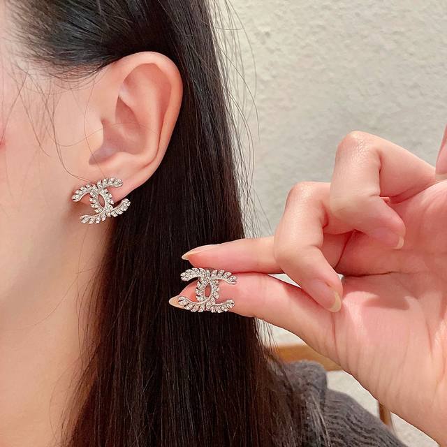 Chanel香奈儿 中古 耳钉小香家的款式真心无需多介绍每一款都超好看，精致大方，非常显气质