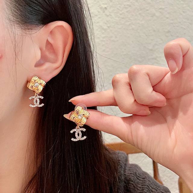 Chanel香奈儿 中古 耳钉小香家的款式真心无需多介绍每一款都超好看，精致大方，非常显气质