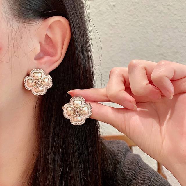 Chanel香奈儿 中古 耳钉小香家的款式真心无需多介绍每一款都超好看，精致大方，非常显气质